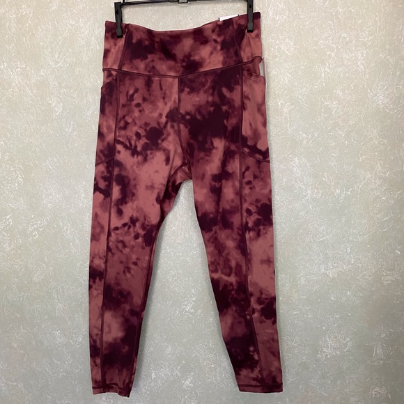 Victoria's Secret Incredible Essential Legging - Picture 3 of 7